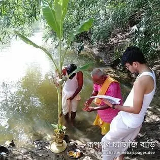 মহাসপ্তমীর ভোরে নবপত্রিকা স্নান